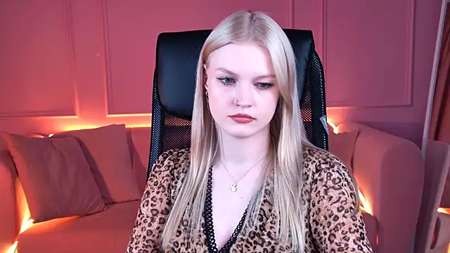 Snapshot of GraceGlamour chatting on 12/15/25, 01:26 GraceGlamour online show from 12/15/25, 01:26