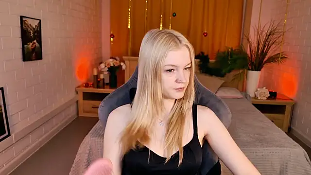 Snapshot of GraceGlamour chatting on 01/13/26, 05:13 GraceGlamour online show from 01/13/26, 05:13