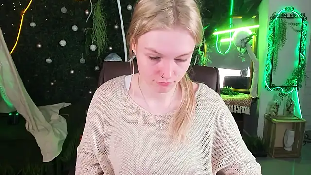 Snapshot of GraceGlamour chatting on 02/13/26, 05:14 GraceGlamour online show from 02/13/26, 05:14
