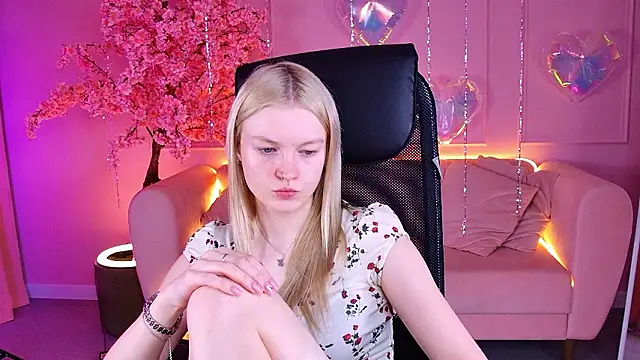 Snapshot of GraceGlamour chatting on 02/27/26, 05:07 GraceGlamour online show from 02/27/26, 05:07
