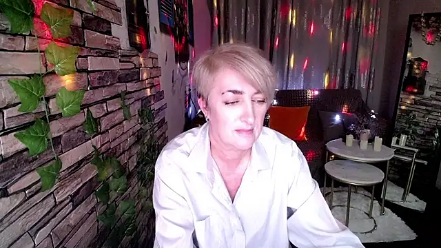 Snapshot of Hot_Girl87 chatting on 12/02/24, 04:20 Hot Girl87 online show from 12/02/24, 04:20