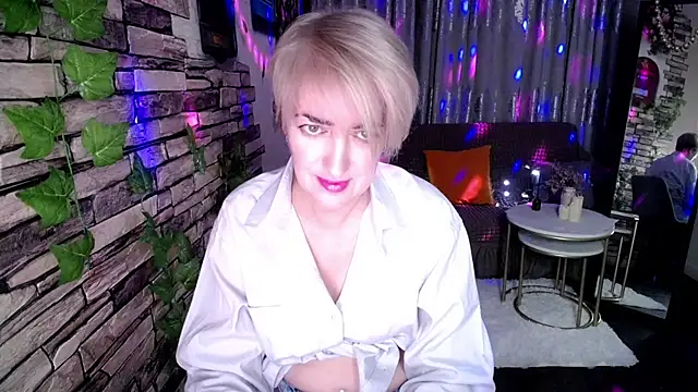 Snapshot of Hot_Girl87 chatting on 12/11/24, 03:37 Hot Girl87 online show from 12/11/24, 03:37