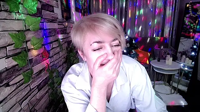 Snapshot of Hot_Girl87 chatting on 12/14/24, 03:58 Hot Girl87 online show from 12/14/24, 03:58