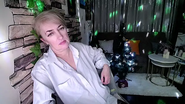 Snapshot of Hot_Girl87 chatting on 12/15/24, 07:21 Hot Girl87 online show from 12/15/24, 07:21