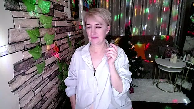 Snapshot of Hot_Girl87 chatting on 12/15/24, 10:26 Hot Girl87 online show from 12/15/24, 10:26