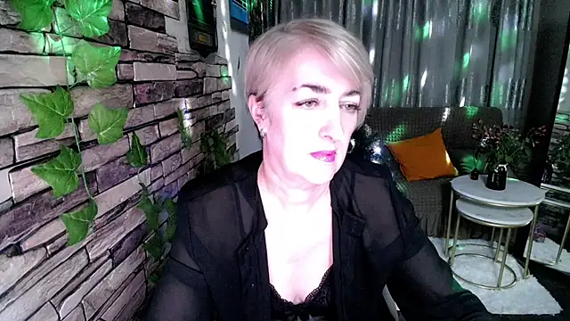 Snapshot of Hot_Girl87 chatting on 12/19/24, 03:19 Hot Girl87 online show from 12/19/24, 03:19