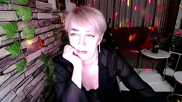 Snapshot of Hot_Girl87 chatting on 12/19/24, 09:28 Hot Girl87 online show from 12/19/24, 09:28