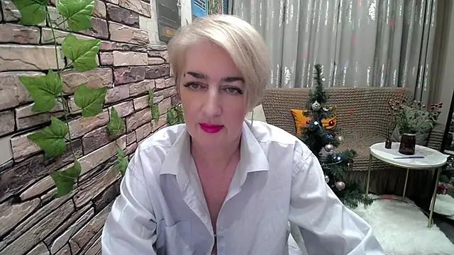 Snapshot of Hot_Girl87 chatting on 12/21/24, 03:53 Hot Girl87 online show from 12/21/24, 03:53