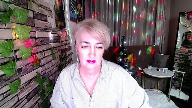 Snapshot of Hot_Girl87 chatting on 12/25/24, 02:34 Hot Girl87 online show from 12/25/24, 02:34