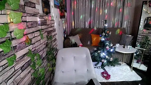 Snapshot of Hot_Girl87 chatting on 12/25/24, 05:37 Hot Girl87 online show from 12/25/24, 05:37