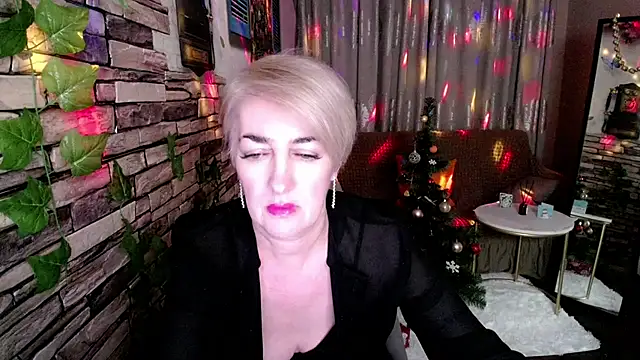 Snapshot of Hot_Girl87 chatting on 12/26/24, 06:33 Hot Girl87 online show from 12/26/24, 06:33