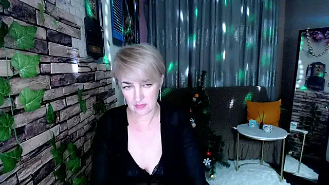 Snapshot of Hot_Girl87 chatting on 12/29/24, 08:48 Hot Girl87 online show from 12/29/24, 08:48