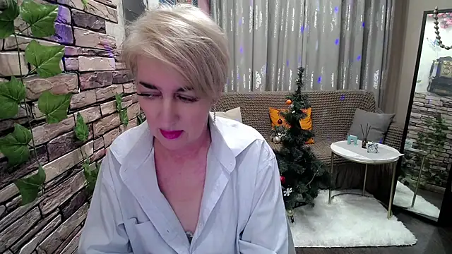 Snapshot of Hot_Girl87 chatting on 12/30/24, 01:58 Hot Girl87 online show from 12/30/24, 01:58