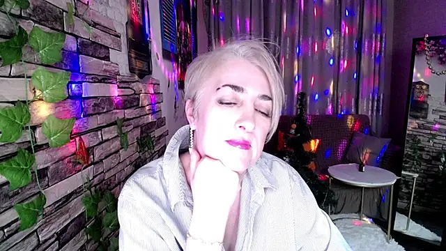 Snapshot of Hot_Girl87 chatting on 01/03/25, 03:33 Hot Girl87 online show from 01/03/25, 03:33