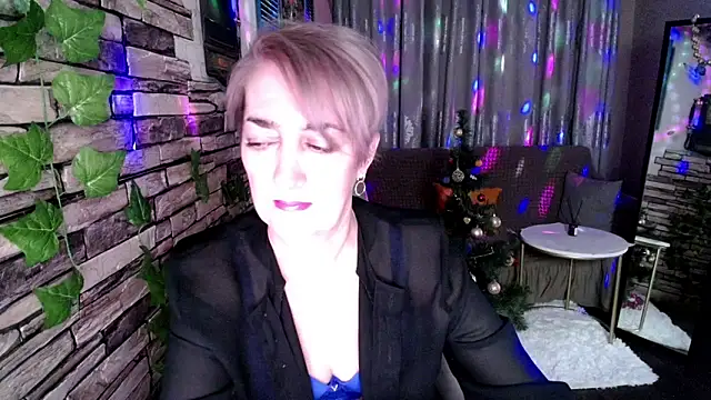 Snapshot of Hot_Girl87 chatting on 01/08/25, 02:14 Hot Girl87 online show from 01/08/25, 02:14