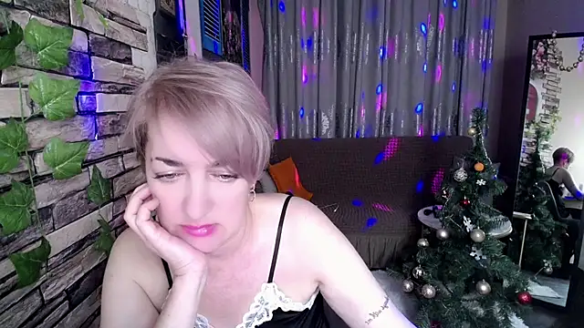 Snapshot of Hot_Girl87 chatting on 01/10/25, 10:15 Hot Girl87 online show from 01/10/25, 10:15