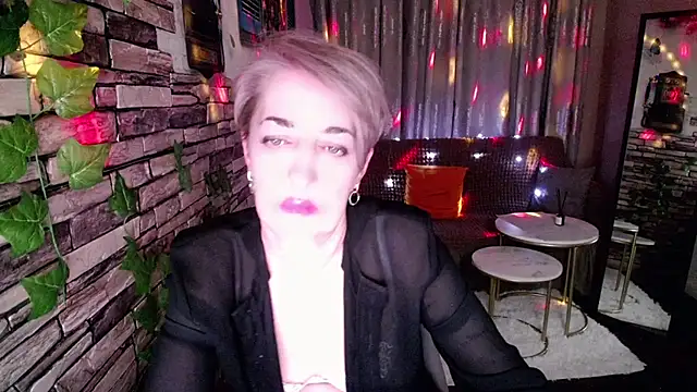 Snapshot of Hot_Girl87 chatting on 01/15/25, 04:43 Hot Girl87 online show from 01/15/25, 04:43