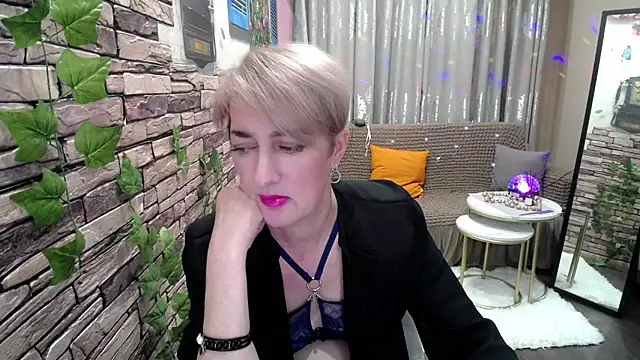 Snapshot of Hot_Girl87 chatting on 01/22/25, 03:29 Hot Girl87 online show from 01/22/25, 03:29