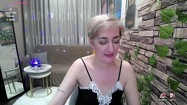 Snapshot of Hot_Girl87 chatting on 02/04/25, 09:41 Hot Girl87 online show from 02/04/25, 09:41