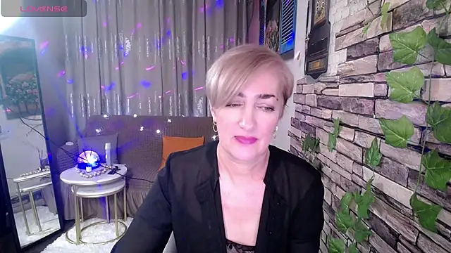 Snapshot of Hot_Girl87 chatting on 02/05/25, 05:31 Hot Girl87 online show from 02/05/25, 05:31