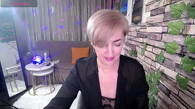 Snapshot of Hot_Girl87 chatting on 02/05/25, 08:35 Hot Girl87 online show from 02/05/25, 08:35