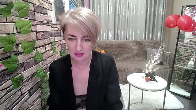 Snapshot of Hot_Girl87 chatting on 02/14/25, 04:31 Hot Girl87 online show from 02/14/25, 04:31