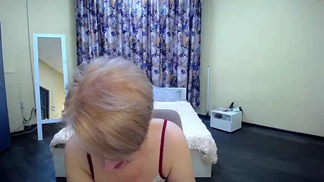 Snapshot of Hot_Girl87 chatting on 03/17/25, 09:34 Hot Girl87 online show from 03/17/25, 09:34