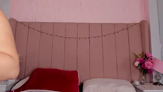 Snapshot of MollyBigBoobs12 chatting on 09/29/25, 08:24 MollyBigBoobs12 online show from 09/29/25, 08:24