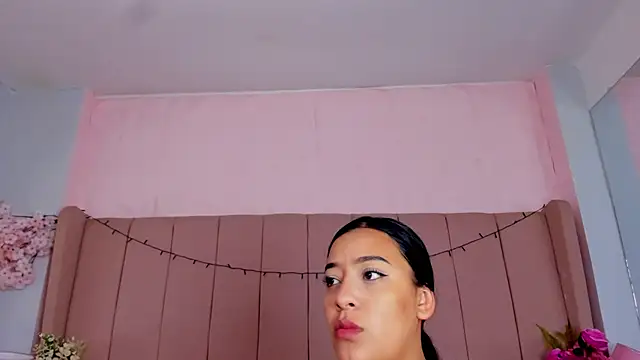 Snapshot of MollyBigBoobs12 chatting on 10/02/25, 09:00 MollyBigBoobs12 online show from 10/02/25, 09:00