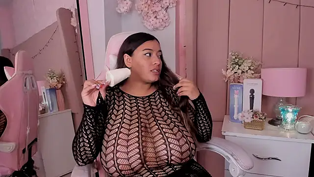 Snapshot of MollyBigBoobs12 chatting on 10/07/25, 08:39 MollyBigBoobs12 online show from 10/07/25, 08:39