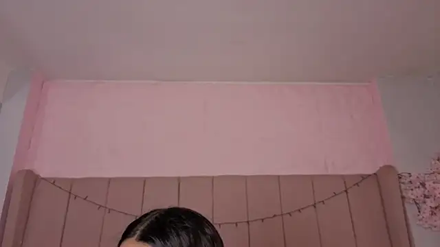 Snapshot of MollyBigBoobs12 chatting on 10/21/25, 08:31 MollyBigBoobs12 online show from 10/21/25, 08:31