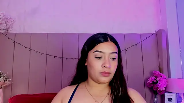 Snapshot of MollyBigBoobs12 chatting on 11/04/25, 08:30 MollyBigBoobs12 online show from 11/04/25, 08:30