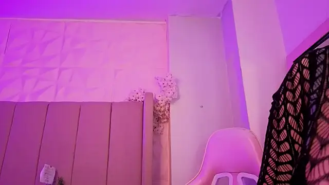 MollyBigBoobs12 online show from 07/18/26, 10:19
