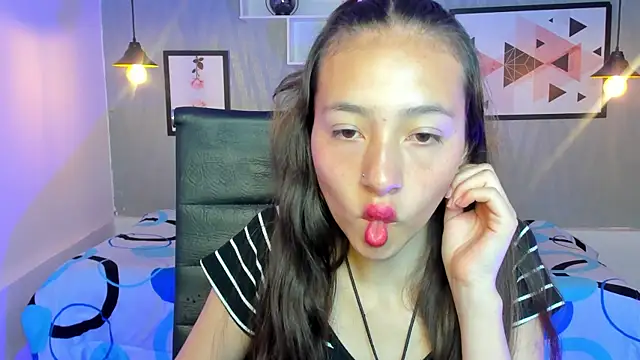 Snapshot of Valeria_roussi chatting on 12/16/24, 01:54 Valeria roussi online show from 12/16/24, 01:54