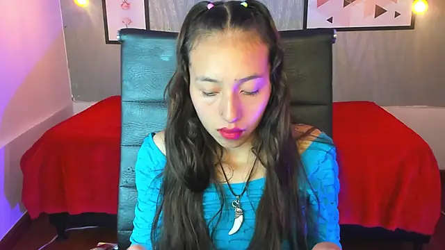 Snapshot of Valeria_roussi chatting on 12/27/24, 05:05 Valeria roussi online show from 12/27/24, 05:05