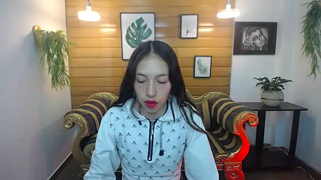 Snapshot of Valeria_roussi chatting on 02/19/25, 02:01 Valeria roussi online show from 02/19/25, 02:01