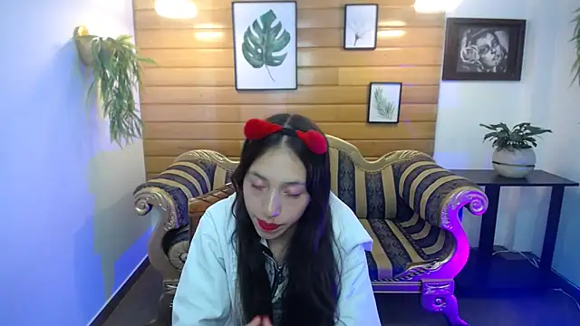 Snapshot of Valeria_roussi chatting on 02/19/25, 08:41 Valeria roussi online show from 02/19/25, 08:41
