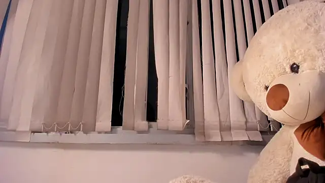 Snapshot of Valentina_Se chatting on 12/11/24, 10:36 Valentina Se online show from 12/11/24, 10:36