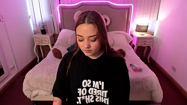 Snapshot of Valentina_Se chatting on 12/23/24, 10:01 Valentina Se online show from 12/23/24, 10:01