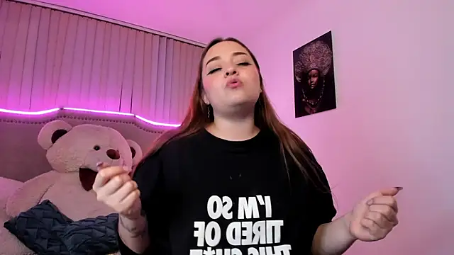 Snapshot of Valentina_Se chatting on 12/24/24, 04:11 Valentina Se online show from 12/24/24, 04:11