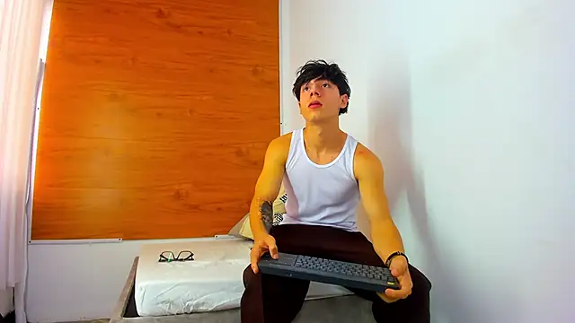 Snapshot of EVAN_XOX chatting on 12/03/24, 09:45 EVAN XOX online show from 12/03/24, 09:45