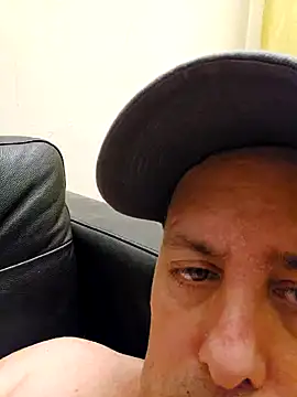 HeteroHotGuy1 online show from 12/06/24, 01:29
