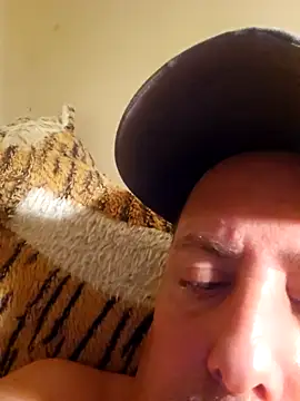 HeteroHotGuy1 online show from 10/03/25, 08:50