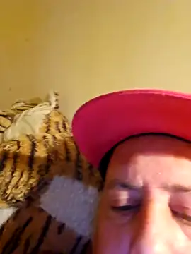 HeteroHotGuy1 online show from 10/19/25, 09:37