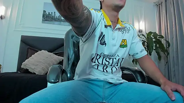 Snapshot of Damian23__ chatting on 11/08/25, 10:59 Damian23 online show from 11/08/25, 10:59