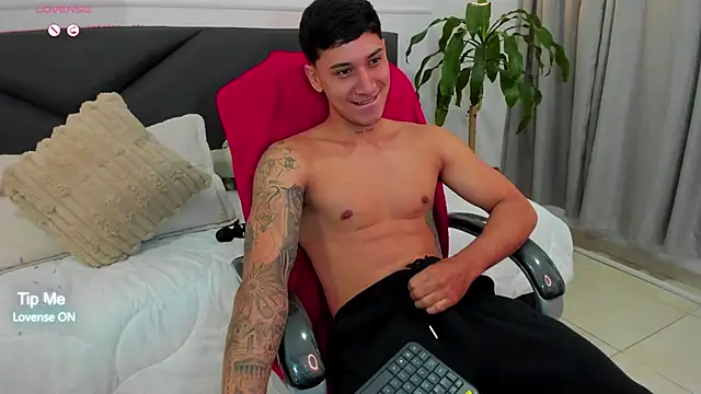 Snapshot of Damian23__ chatting on 11/23/25, 10:26 Damian23 online show from 11/23/25, 10:26