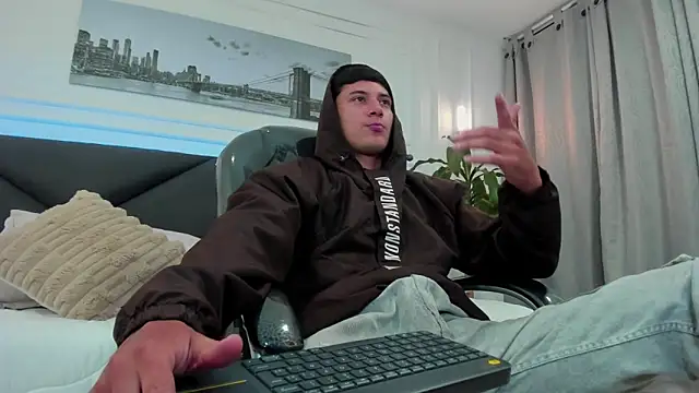 Snapshot of Damian23__ chatting on 11/26/25, 10:49 Damian23 online show from 11/26/25, 10:49