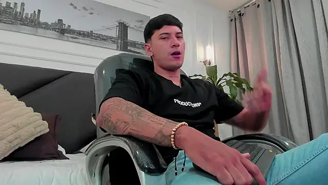 Snapshot of Damian23__ chatting on 11/27/25, 10:17 Damian23 online show from 11/27/25, 10:17