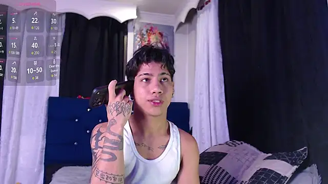 Snapshot of Sexys_Boys_Hot1 chatting on 12/20/25, 02:51 Sexys Boys Hot1 online show from 12/20/25, 02:51