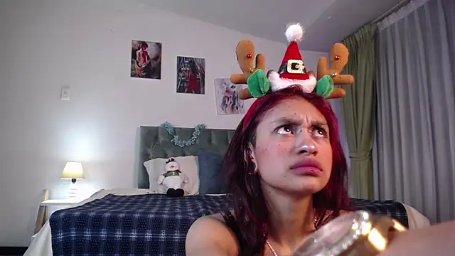 Snapshot of Kat_cute_ chatting on 12/14/24, 04:12 Kat cute online show from 12/14/24, 04:12